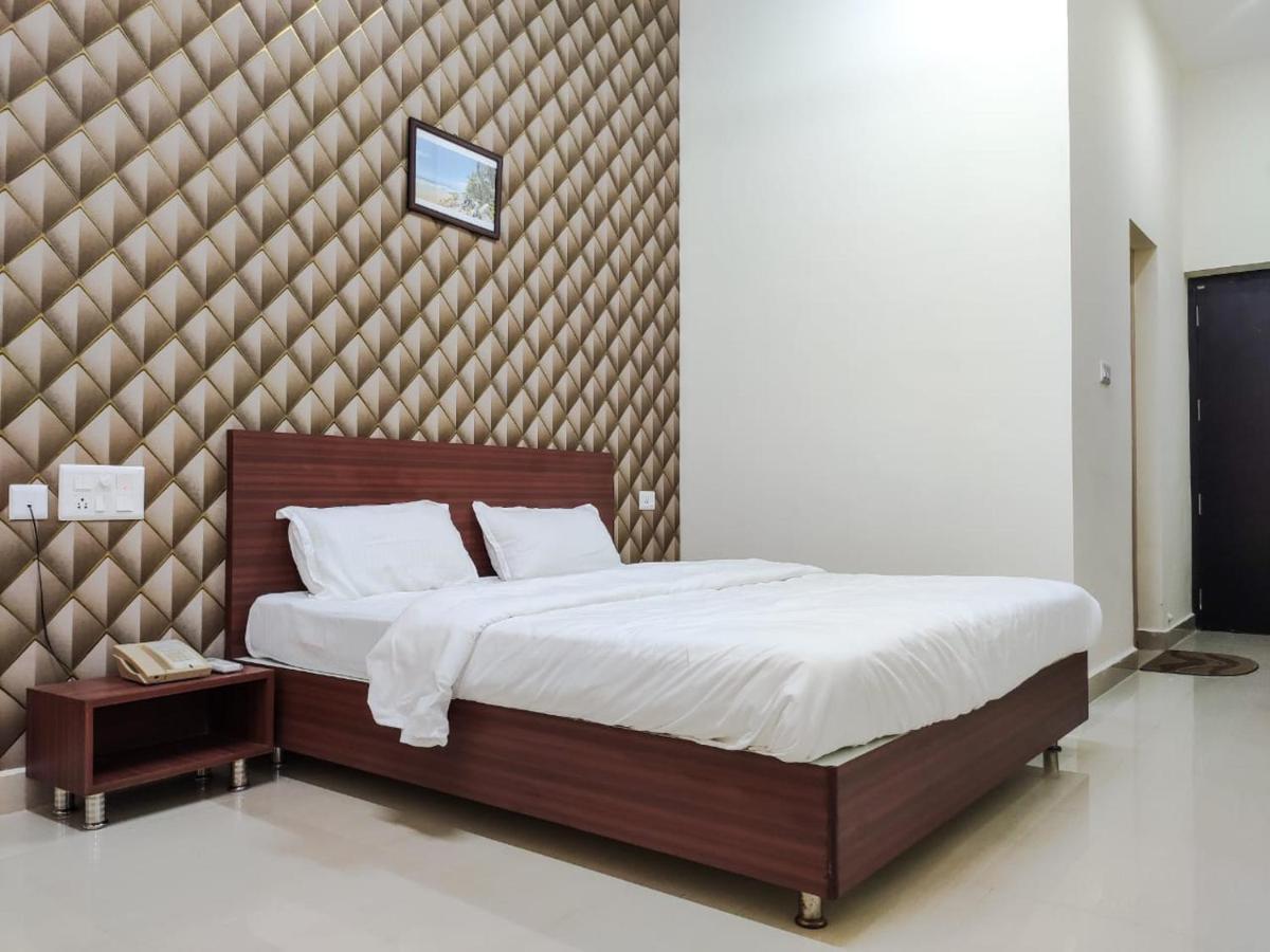 Fortune Village Hotel Кундапур Екстериор снимка